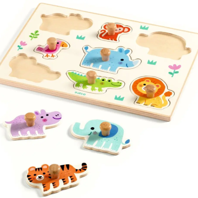 Quebra-cabeça infantil em madeira com peças de animais e alças para segurar.