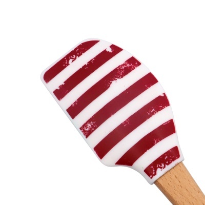 Espátula de cozinha com riscas vermelhas e cabo de madeira