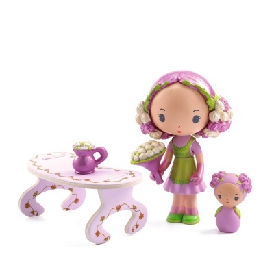 Brinquedos bonecos femininos com mesa e flores em tons roxo, rosa e verde