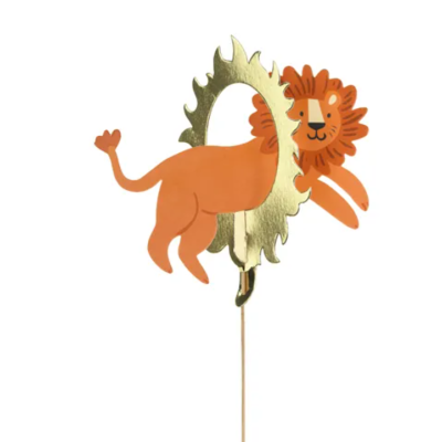 Espeto decorativo de jardim com leão laranja e anel dourado