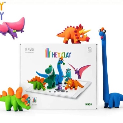 Conjunto de massinha Hey Clay com dinossauros coloridos e caixa branca