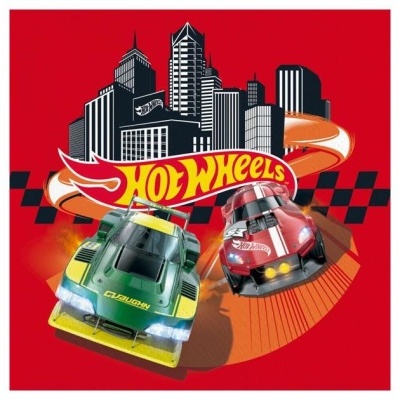 Dois carros Hot Wheels num fundo vermelho com cidade e pista de corrida