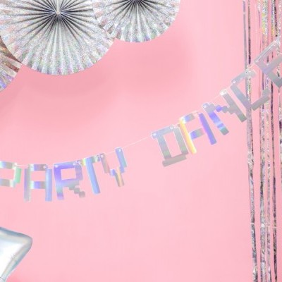 Banner holográfico PARTY DANCE com decoração prateada num fundo rosa