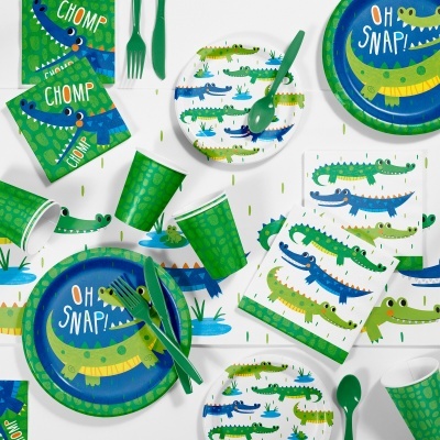 Conjunto descartável para festa com tema de crocodilos em verde e azul