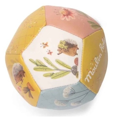 Bola colorida de tecido com ilustrações de ouriços e flores