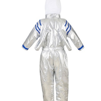 Macacão infantil de astronauta prateado com capuz branco e detalhes azuis