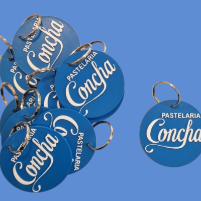 Anéis com etiquetas redondas azuis da Pastelaria Concha