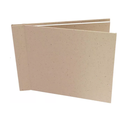 Dois cadernos com capa dura bege com manchas marrons