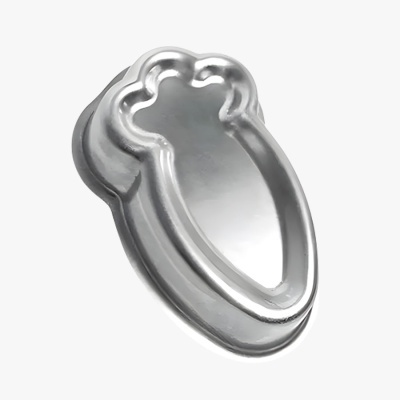 Forma de alumínio para bolos com formato de cenoura