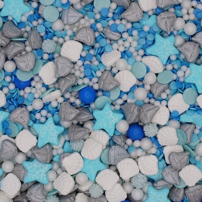 Mistura de confeitos coloridos em azul, branco e cinza em várias formas e texturas