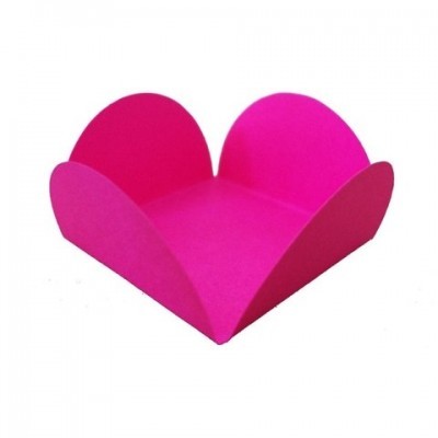 Caixa decorativa rosa em papel com formato de quatro pétalas