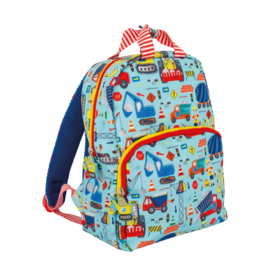 Mochila azul claro com padrão de veículos de construção e alças vermelhas brancas.