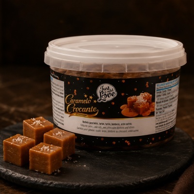 Pote de caramelo crocante premium com cubos de caramelo salpicados de sal grosso