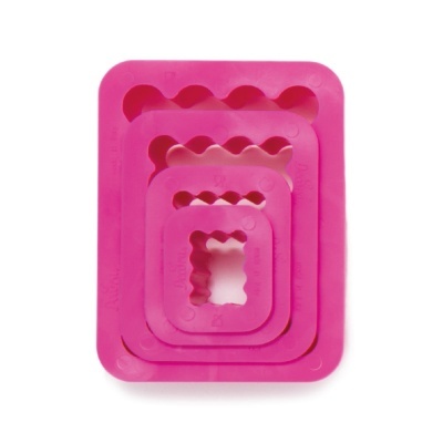 Conjunto de quatro moldes quadrados rosa com bordas onduladas