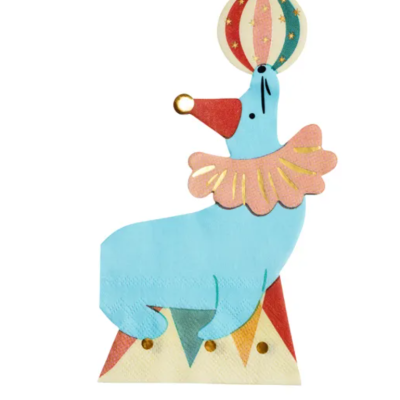 Guardanapo em forma de foca azul com adereços coloridos e bola decorativa