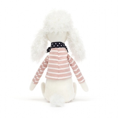 Boneco de peluche em forma de cão poodle, vestido com camisola às riscas e lenço no pescoço