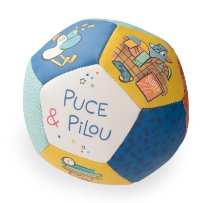 Bola de tecido colorida para criança com texto PUCE & PILOU e desenhos de aves.