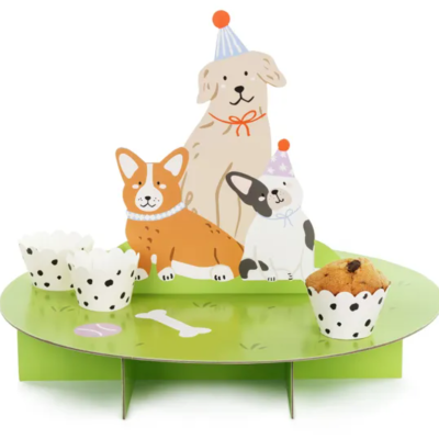 Expositor verde para cupcakes com desenhos de cães e cupcake