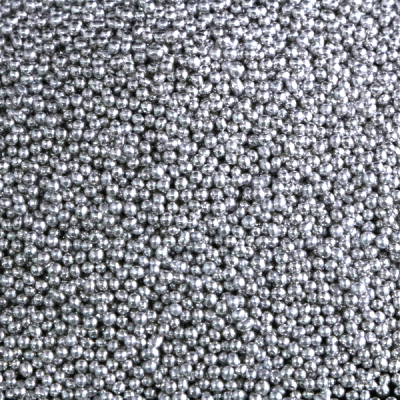 Superfície com pequenas esferas metálicas prateadas