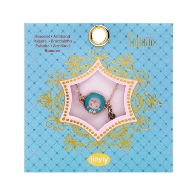 Bracelete infantil azul claro com pingente redondo em embalagem azul decorada