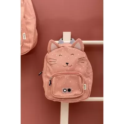 Mochila infantil rosa com rosto de gato e padrão de traços brancos