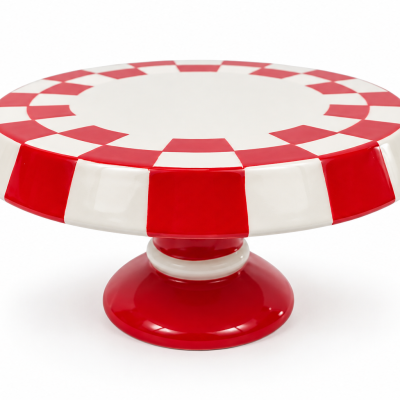 Prato de bolo cerâmico com padrão xadrez vermelho e branco.