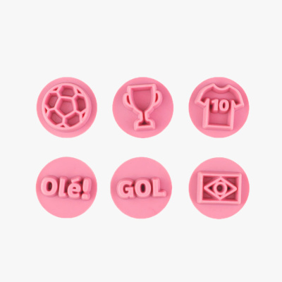 Seis carimbos cor-de-rosa com designs de futebol