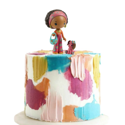 Bolo colorido decorado com boneca e cão em fundo branco