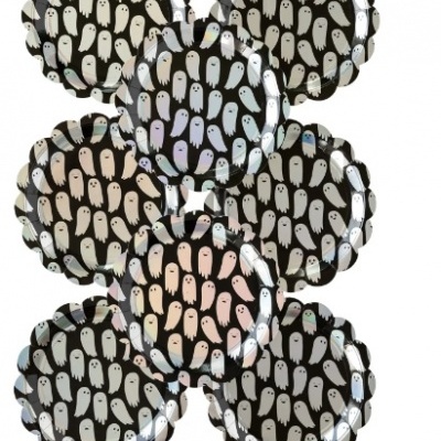 Pratos redondos descartáveis com estampa de fantasmas sobre fundo preto