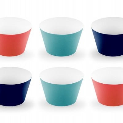 Seis recipientes de papel coloridos para alimentos