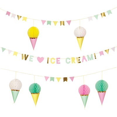 Decoração colorida para festa com gelados de papel e texto 'WE ♥ ICE CREAM!'