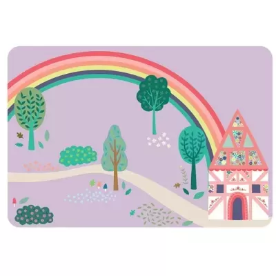 Tapete infantil com desenho de arco-íris, árvores e casa colorida