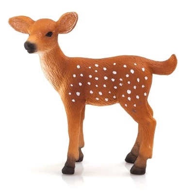 Figura de veado bebé marrom com manchas brancas em fundo branco