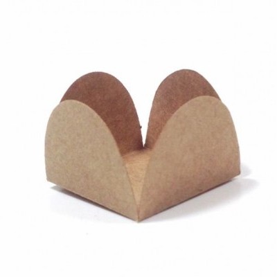 Caixa pequena de papel castanho claro com cantos curvos