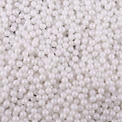 Muitas pequenas esferas brancas lisas agrupadas