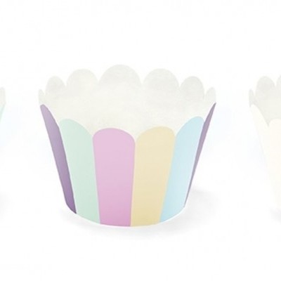 Três formas para cupcakes em papel com padrões suaves e bordas onduladas.