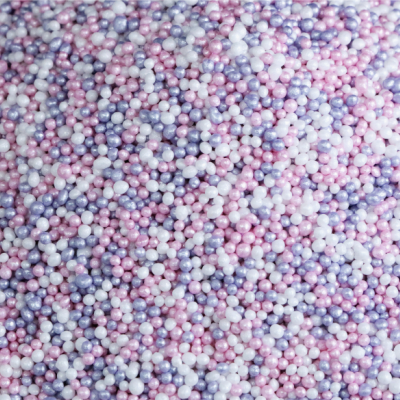 Pérolas pequenas coloridas em rosa, lilás e branco