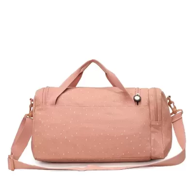 Mala de desporto rosa com padrão de traços brancos e alças de tecido.