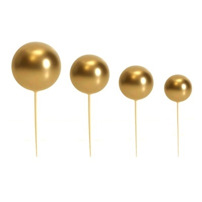 Quatro hastes douradas com esferas refletoras de diferentes tamanhos num fundo branco