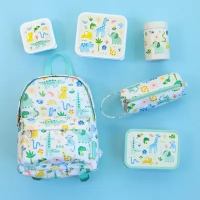 Conjunto infantil colorido com mochila e acessórios com padrão de animais