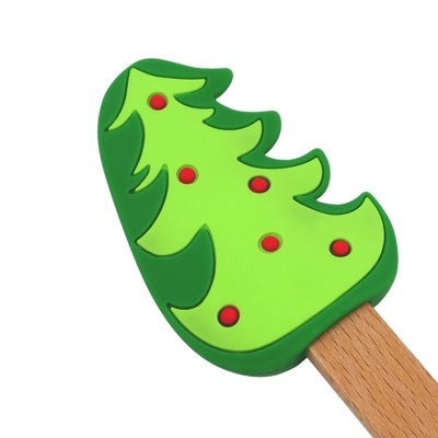 Produto em forma de árvore de Natal verde com bolinhas vermelhas e cabo de madeira