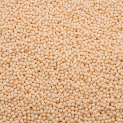 Esferas pequenas cor creme claras, textura lisa, muitas ocupando toda a imagem