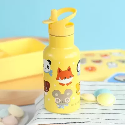Garrafa amarela para criança com bico e desenhos de animais cartoon
