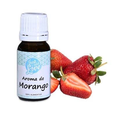 Frasco de aroma de morango junto a morangos frescos