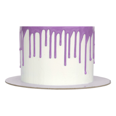 Bolo branco com glacê roxo a escorrer pelas laterais sobre base branca.