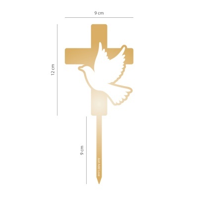 Cruz decorativa em madeira com pomba branca em voo