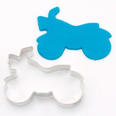 Cortador de biscoitos formato moto com massa azul