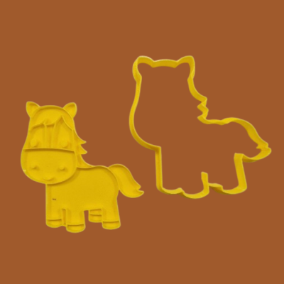 Dois cortadores de biscoito amarelos em forma de cavalo