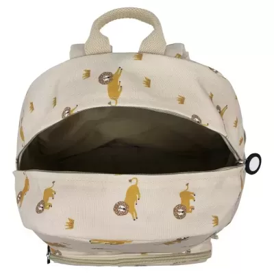 Mochila bege com padrão de leões e coroas, aberta mostrando interior verde