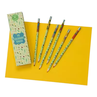 Conjunto de lápis de cor e caixa decorativa sobre folha amarela